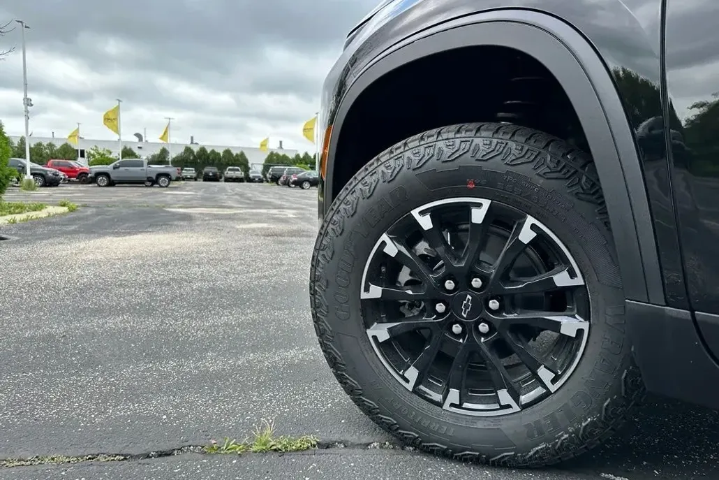 2026 Chevrolet Traverse Z71 photo 1
