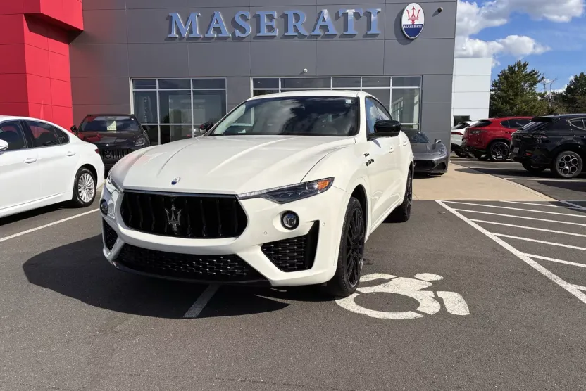 2022 Maserati Levante Modena photo 1