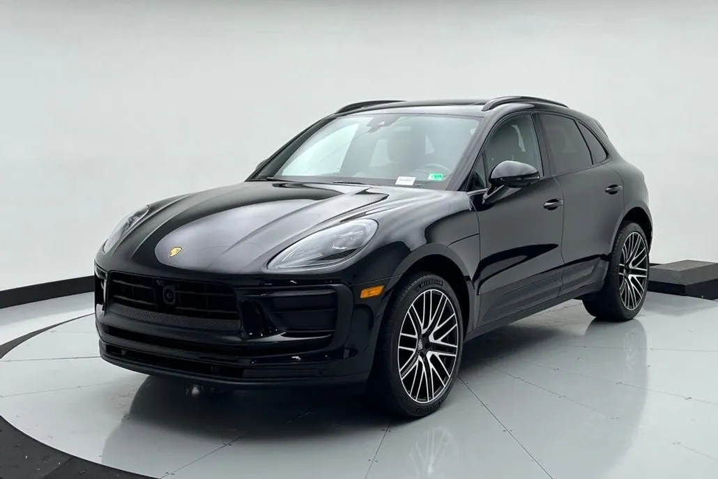 2022 Porsche Macan Base photo 1
