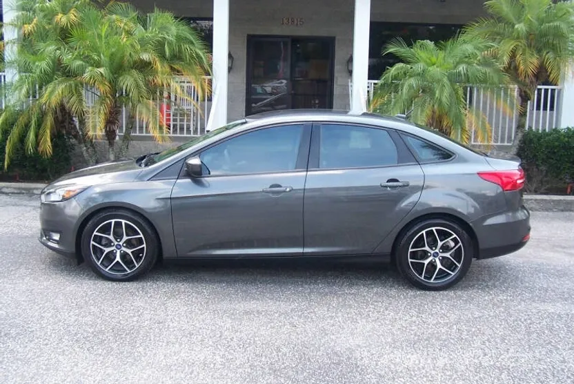 2018 Ford Focus SE photo 1