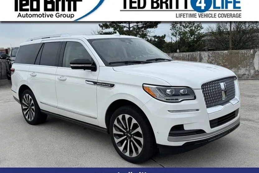 2022 Lincoln Navigator Reserve Luxury photo 1