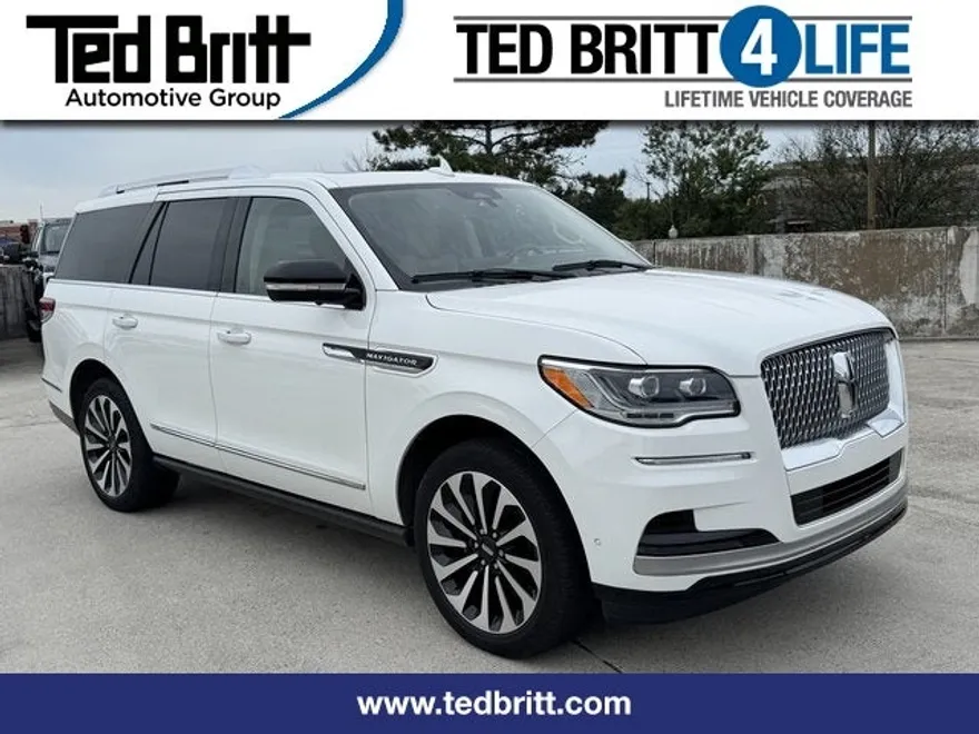 2022 Lincoln Navigator Reserve Luxury photo 1