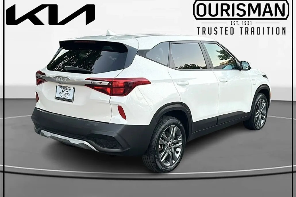 2023 Kia Seltos LX photo 1