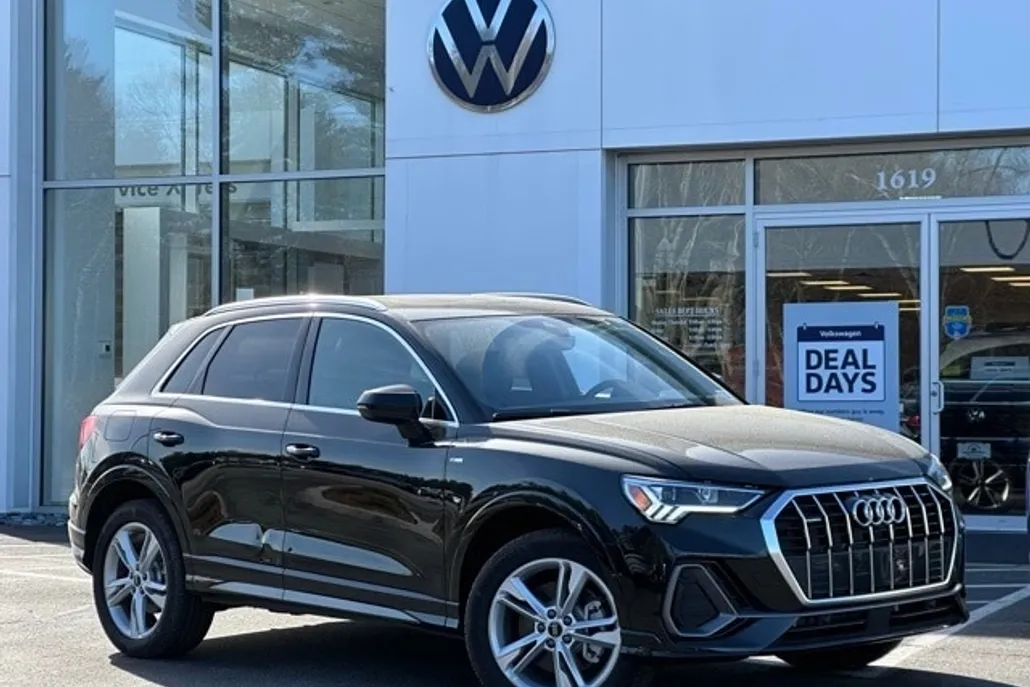 2024 Audi Q3 Premium Plus S line photo 1