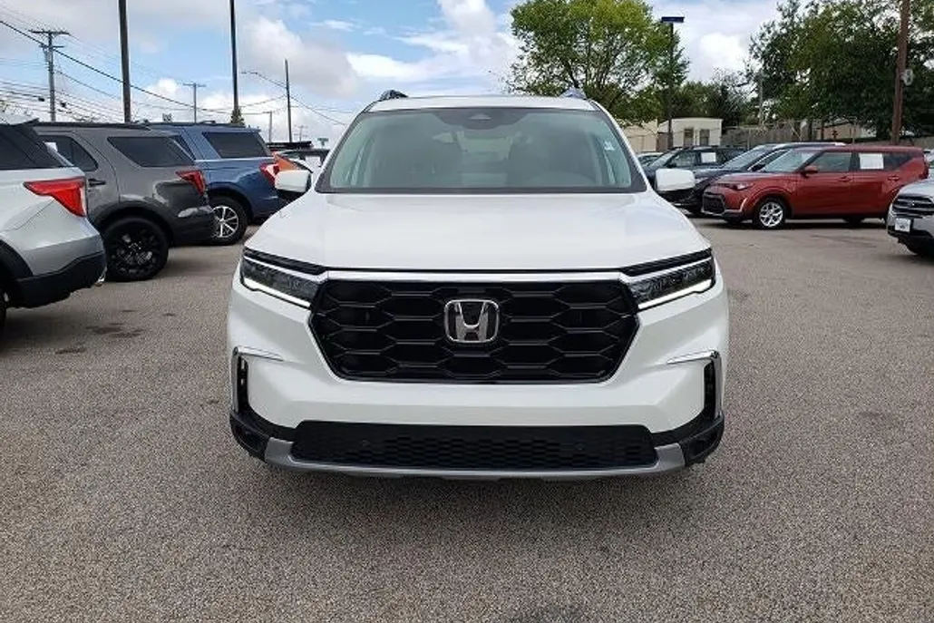 2025 Honda Pilot Touring photo 1