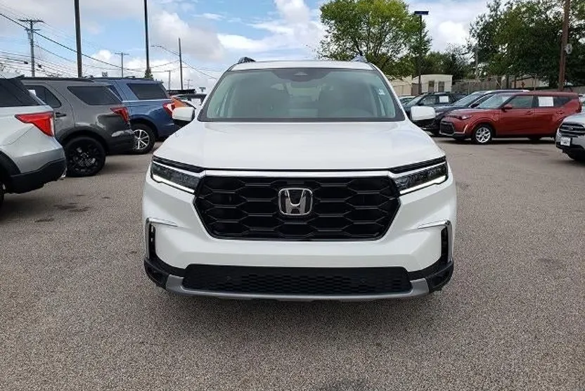 2025 Honda Pilot Touring photo 1