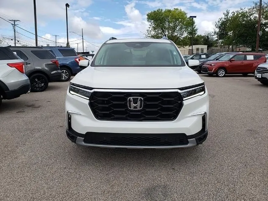 2025 Honda Pilot Touring photo 1