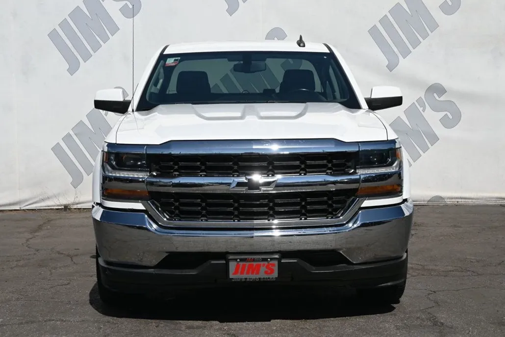 2017 Chevrolet Silverado 1500 LT photo 1