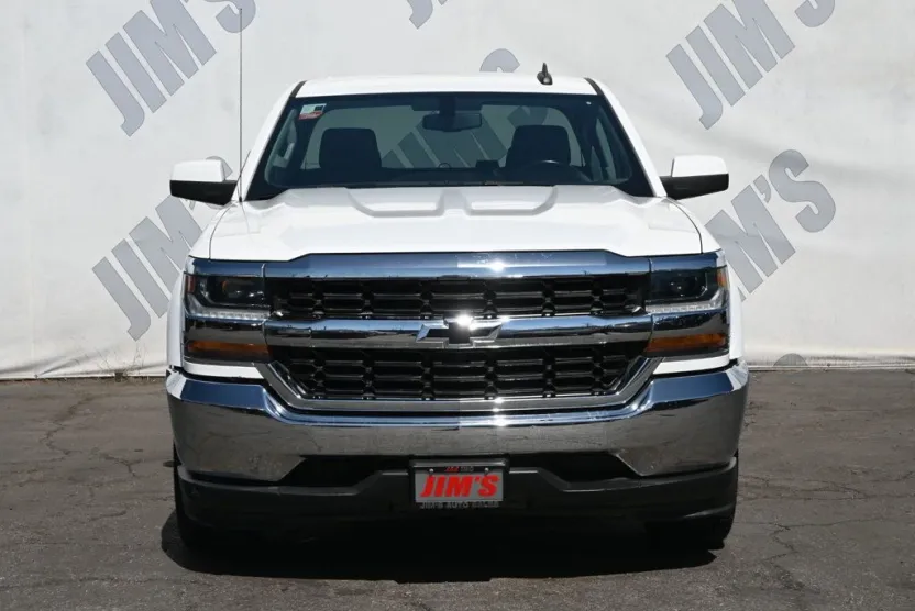 2017 Chevrolet Silverado 1500 LT photo 1