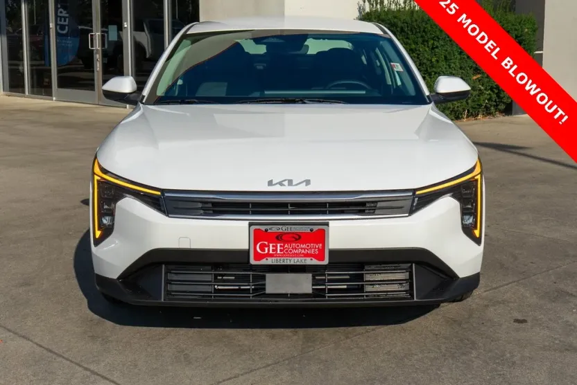 2025 Kia K4 LX photo 1