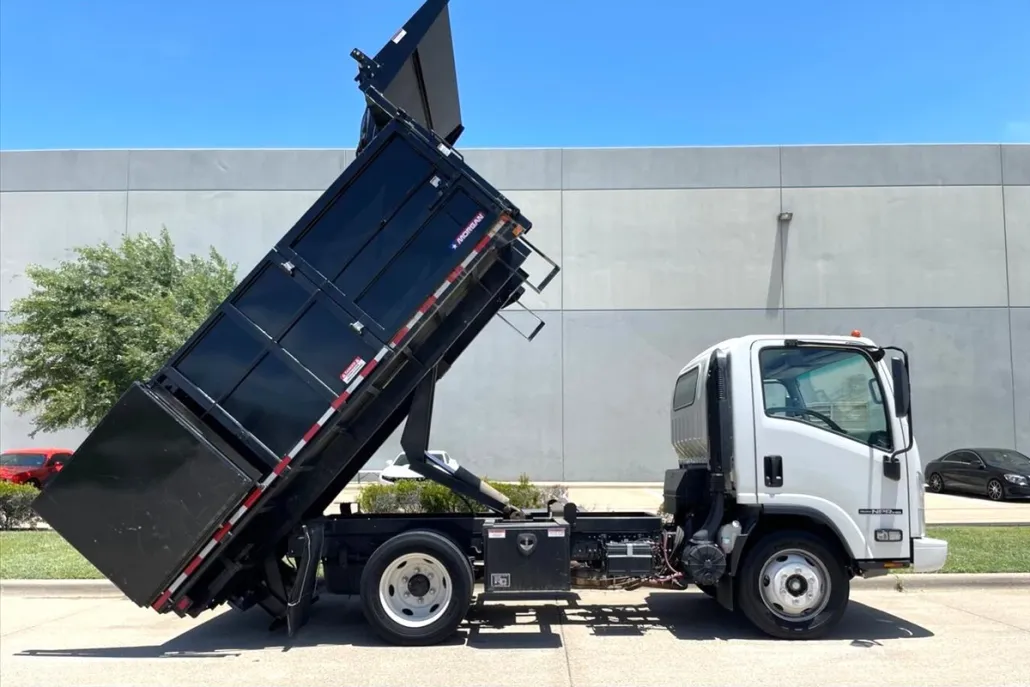 2022 Isuzu NPR photo 1