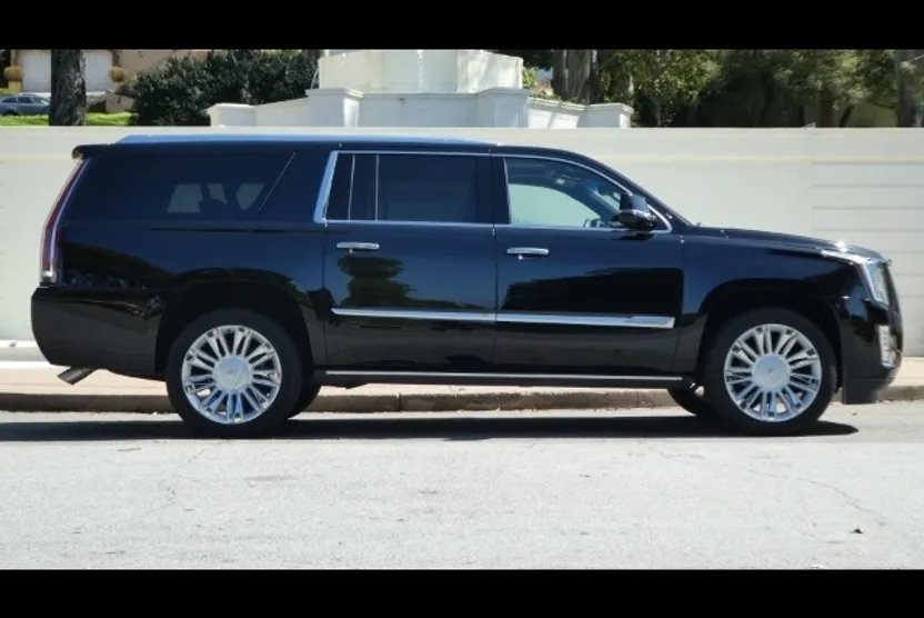 2018 Cadillac Escalade Platinum ESV photo 1