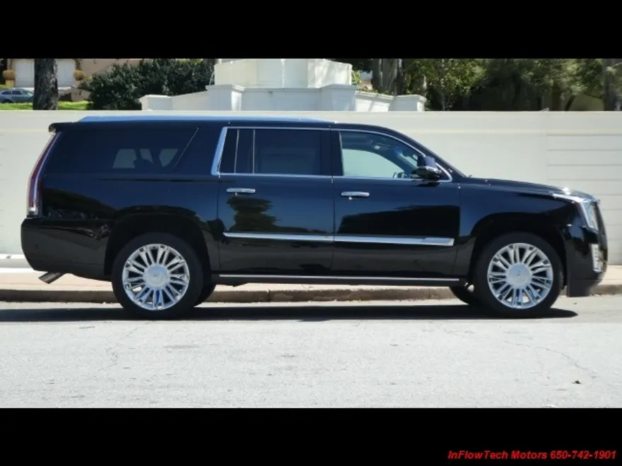 2018 Cadillac Escalade Platinum ESV photo 1