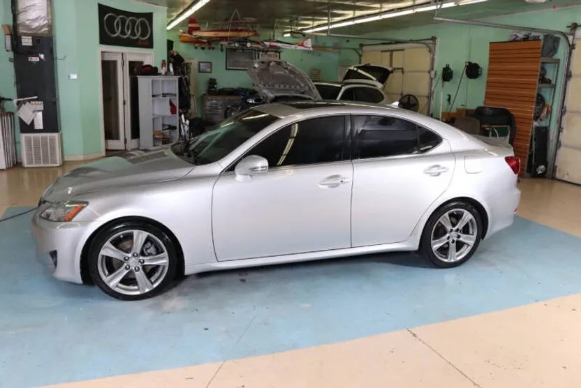 2011 Lexus IS 250C photo 1