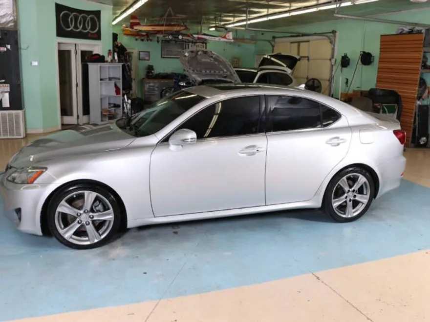 2011 Lexus IS 250C photo 1