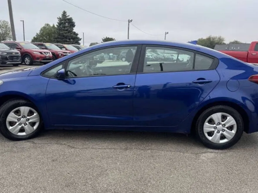 2017 Kia Forte LX photo 1