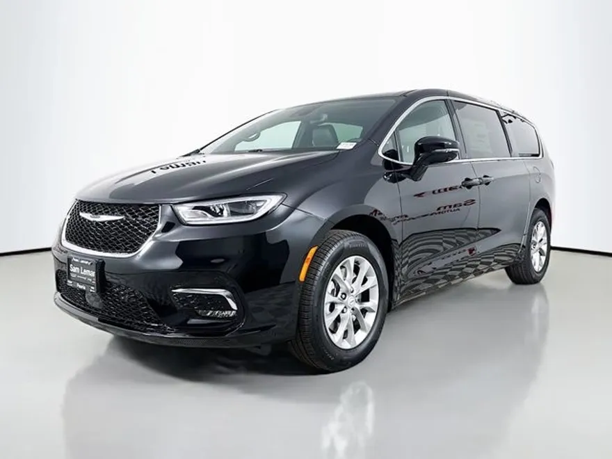2026 Chrysler Pacifica photo 1