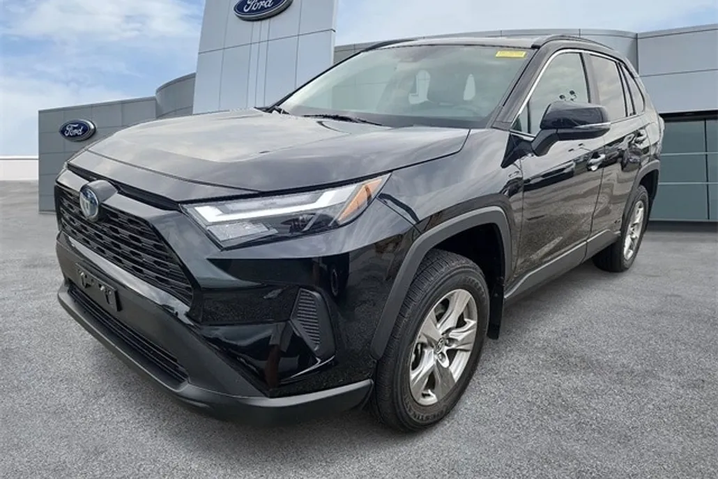 2024 Toyota RAV4 Hybrid XLE photo 1