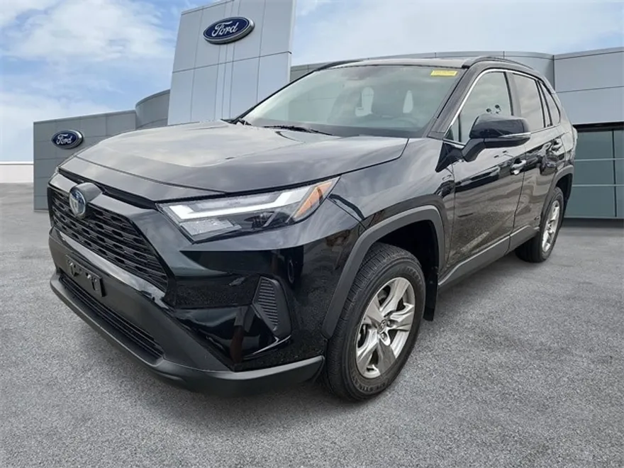 2024 Toyota RAV4 Hybrid XLE photo 1