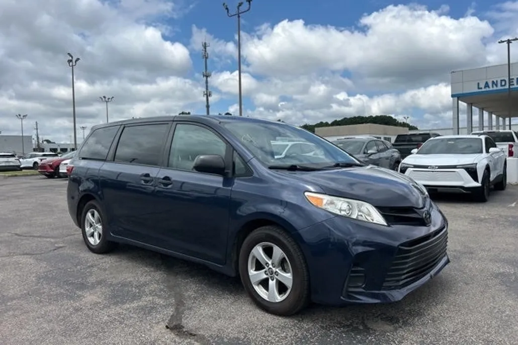 2020 Toyota Sienna L photo 1