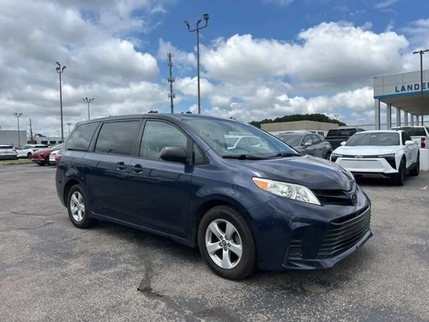 2020 Toyota Sienna L photo 1