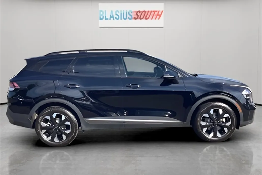 2023 Kia Sportage X-Line photo 1