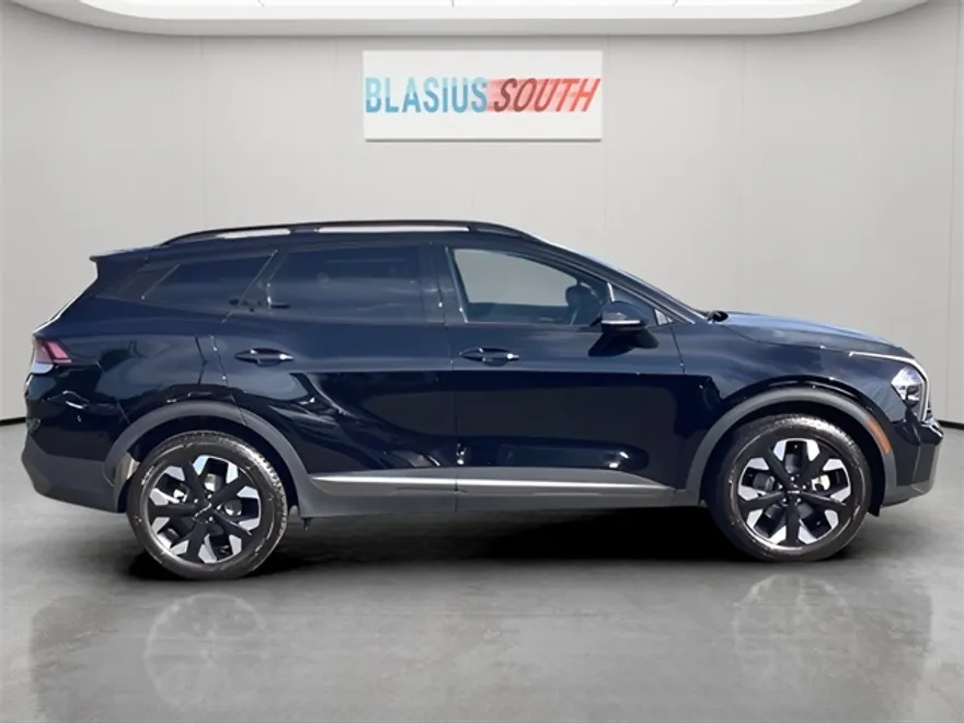 2023 Kia Sportage X-Line photo 1