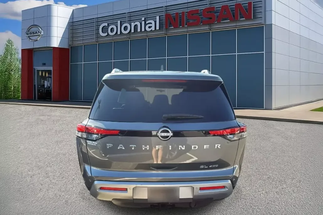 2024 Nissan Pathfinder SL photo 1