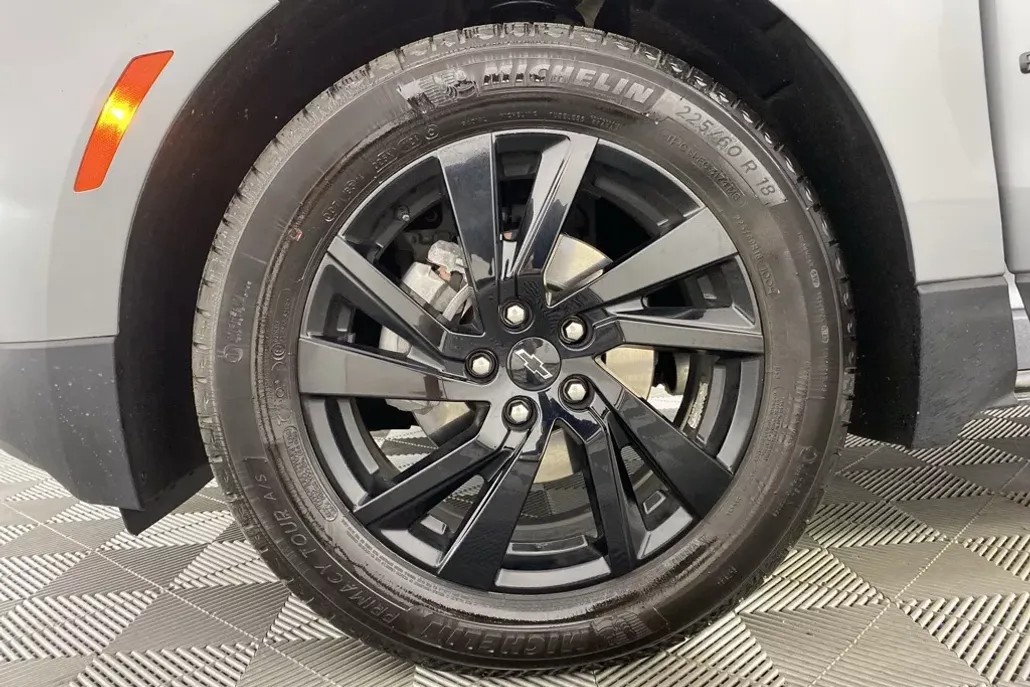 2024 Chevrolet Equinox LS photo 1
