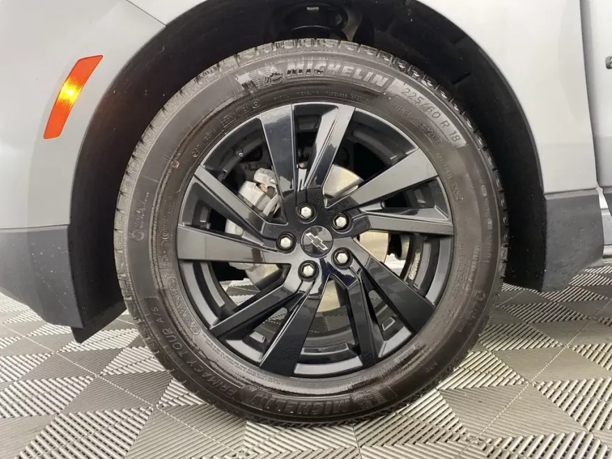 2024 Chevrolet Equinox LS photo 1