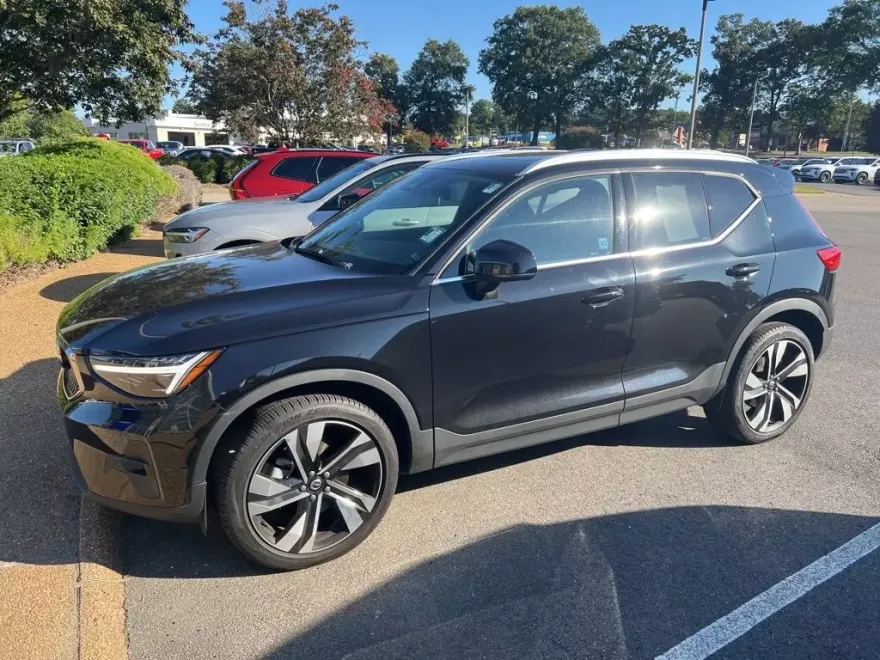 2024 Volvo XC40 Plus photo 1
