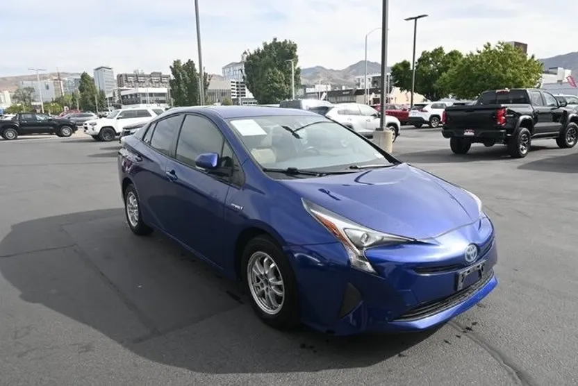 2017 Toyota Prius Two photo 1