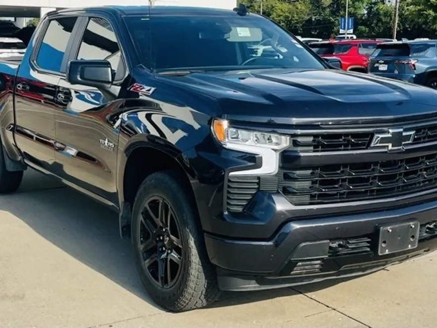 2024 Chevrolet Silverado 1500 RST photo 1