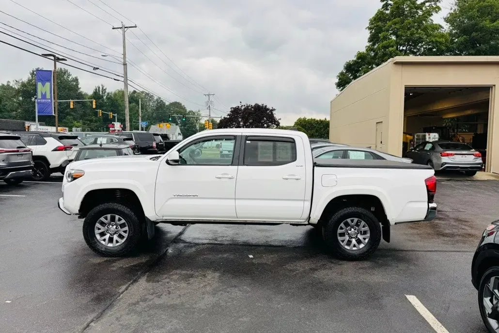 2018 Toyota Tacoma SR5 photo 1