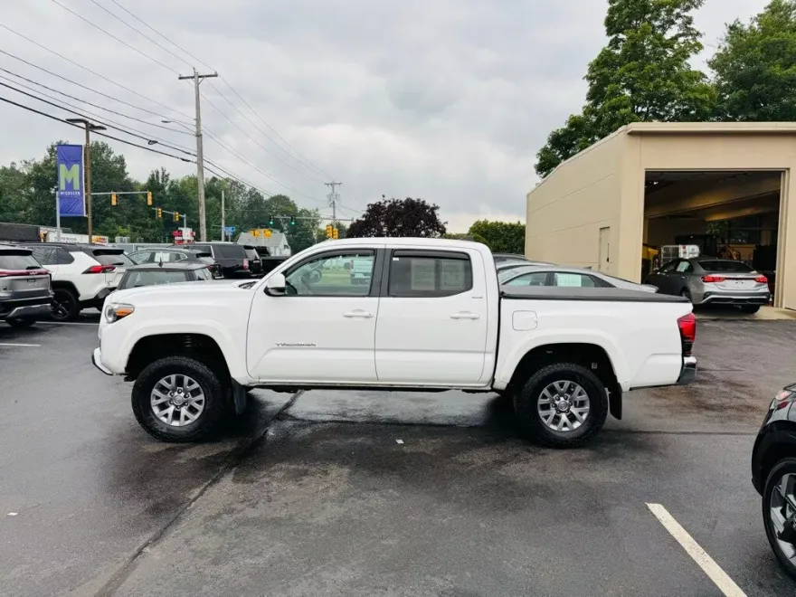2018 Toyota Tacoma SR5 photo 1