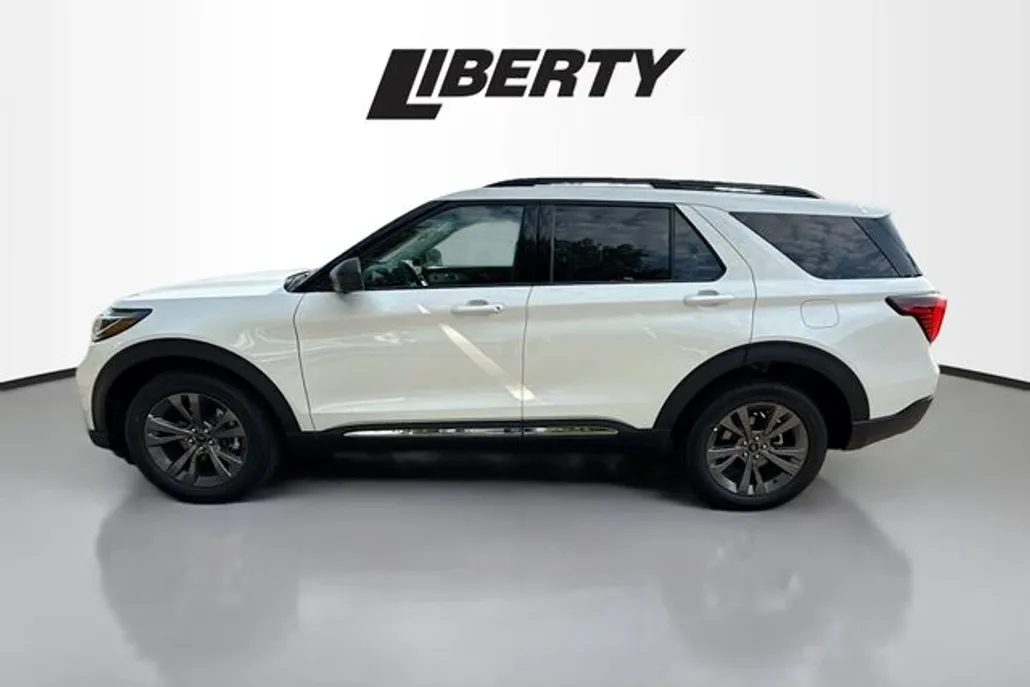 2025 Ford Explorer photo 1
