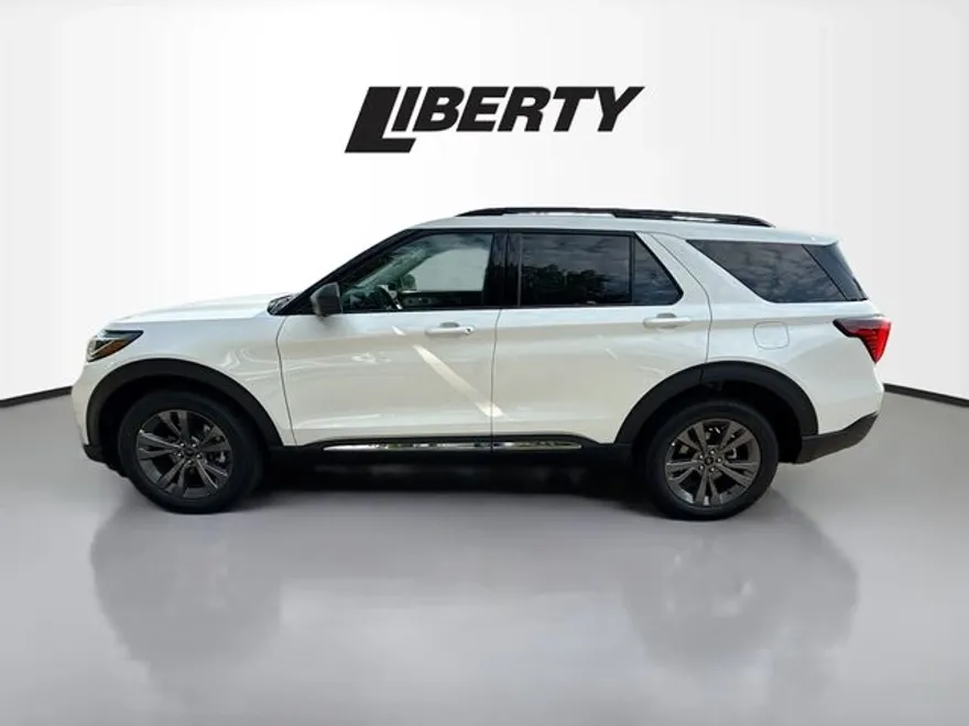 2025 Ford Explorer photo 1