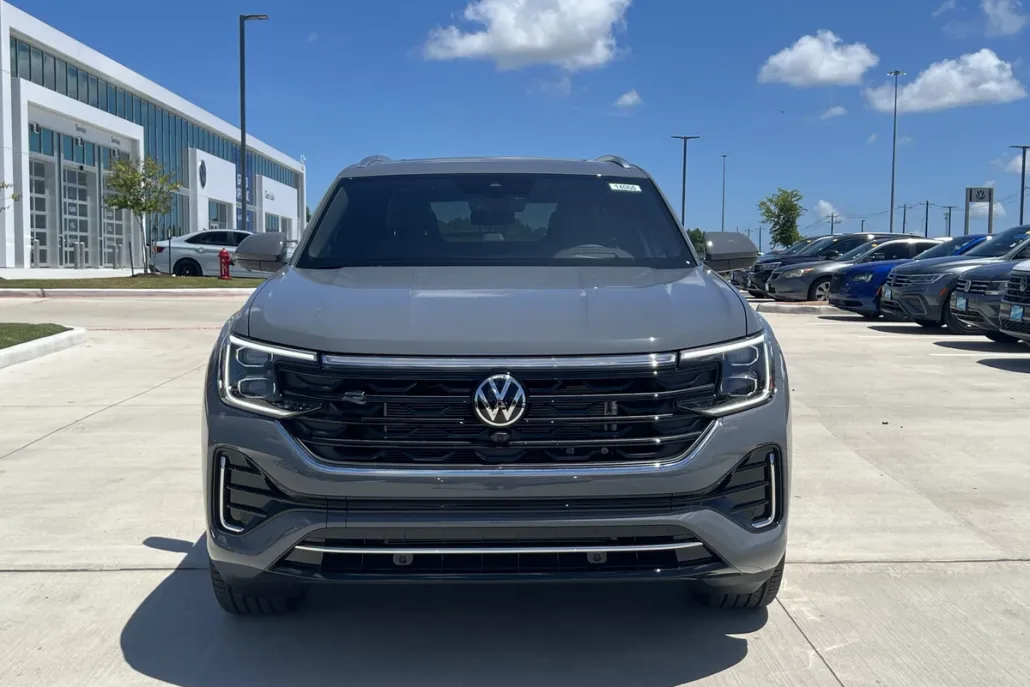 2025 Volkswagen Atlas Cross Sport SEL Premium R-Line photo 1