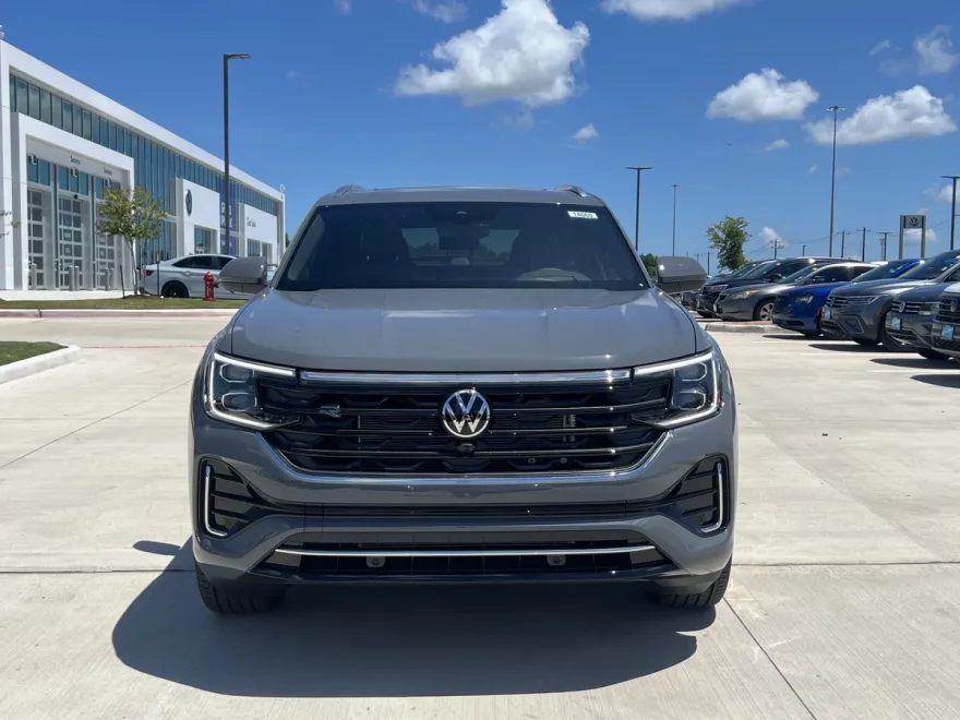 2025 Volkswagen Atlas Cross Sport SEL Premium R-Line photo 1