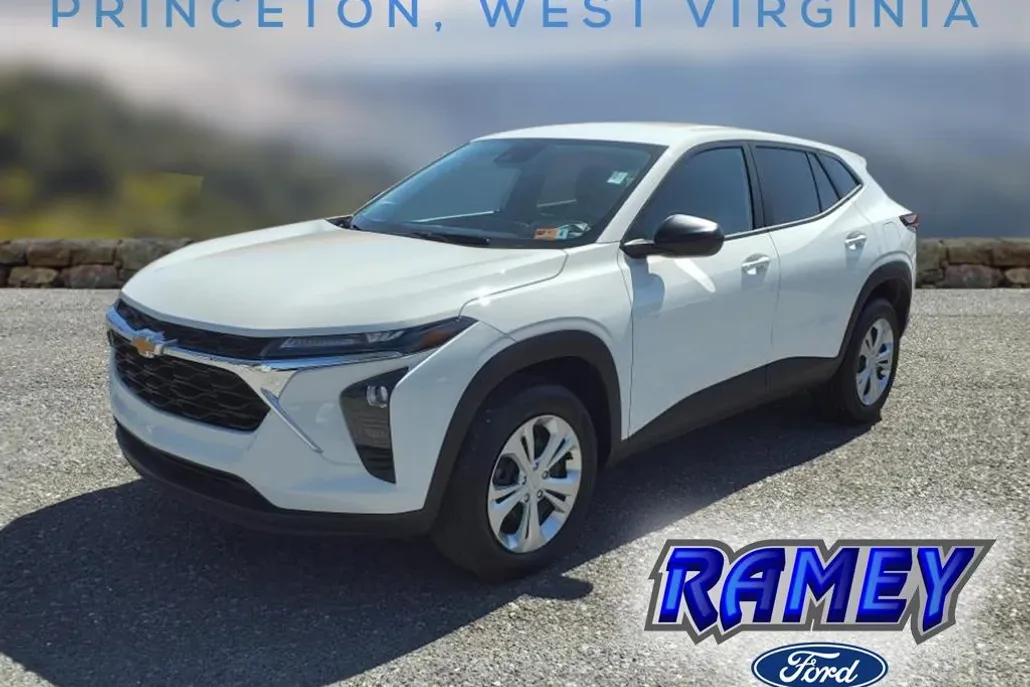 2024 Chevrolet Trax LS photo 1