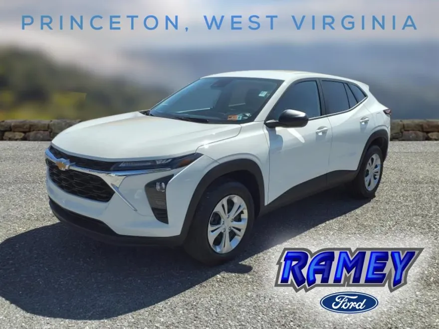2024 Chevrolet Trax LS photo 1