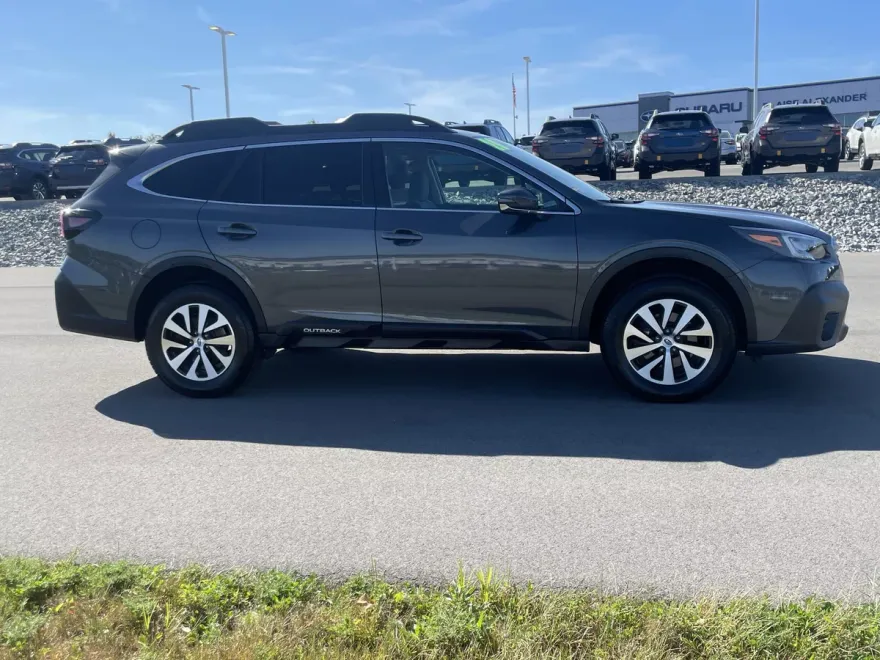 2020 Subaru Outback Premium photo 1