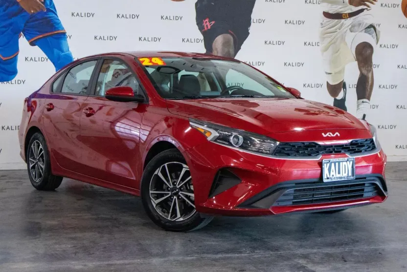 2024 Kia Forte LXS photo 1