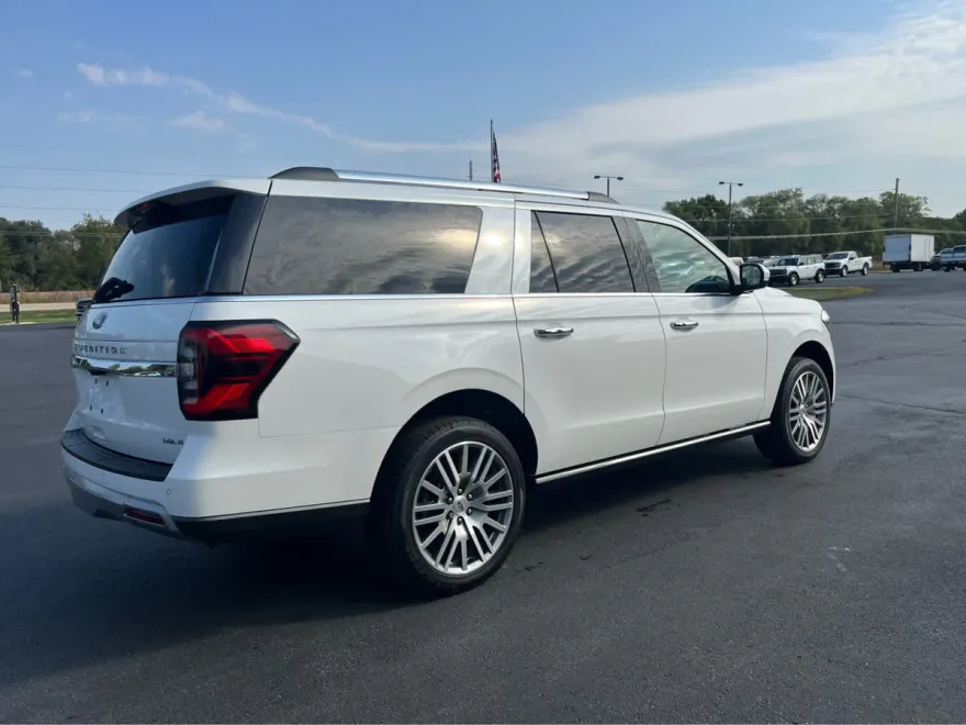 2022 Ford Expedition MAX Limited photo 1