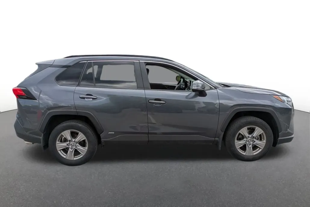2023 Toyota RAV4 Hybrid LE photo 1