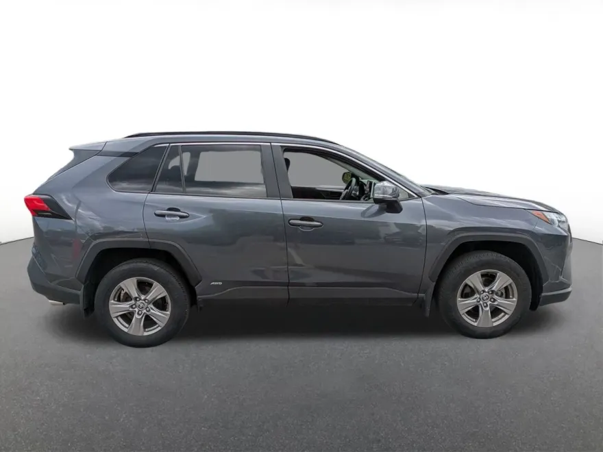 2023 Toyota RAV4 Hybrid LE photo 1