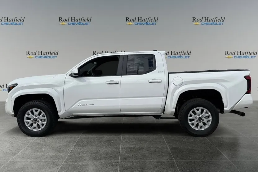 2024 Toyota Tacoma 4x4 SR5 photo 1