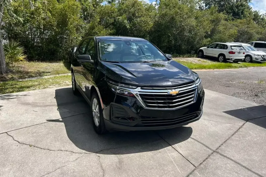 2023 Chevrolet Equinox LS photo 1