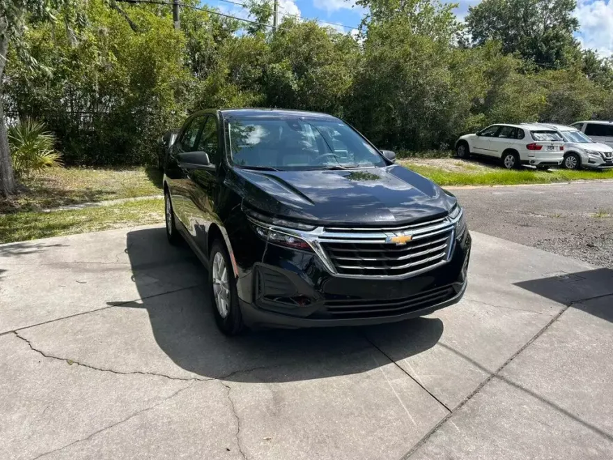 2023 Chevrolet Equinox LS photo 1