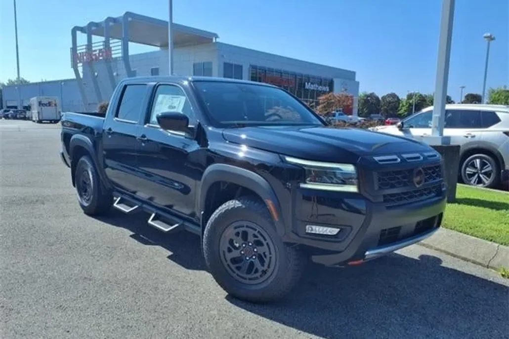 2025 Nissan Frontier Crew Cab PRO-4X photo 1